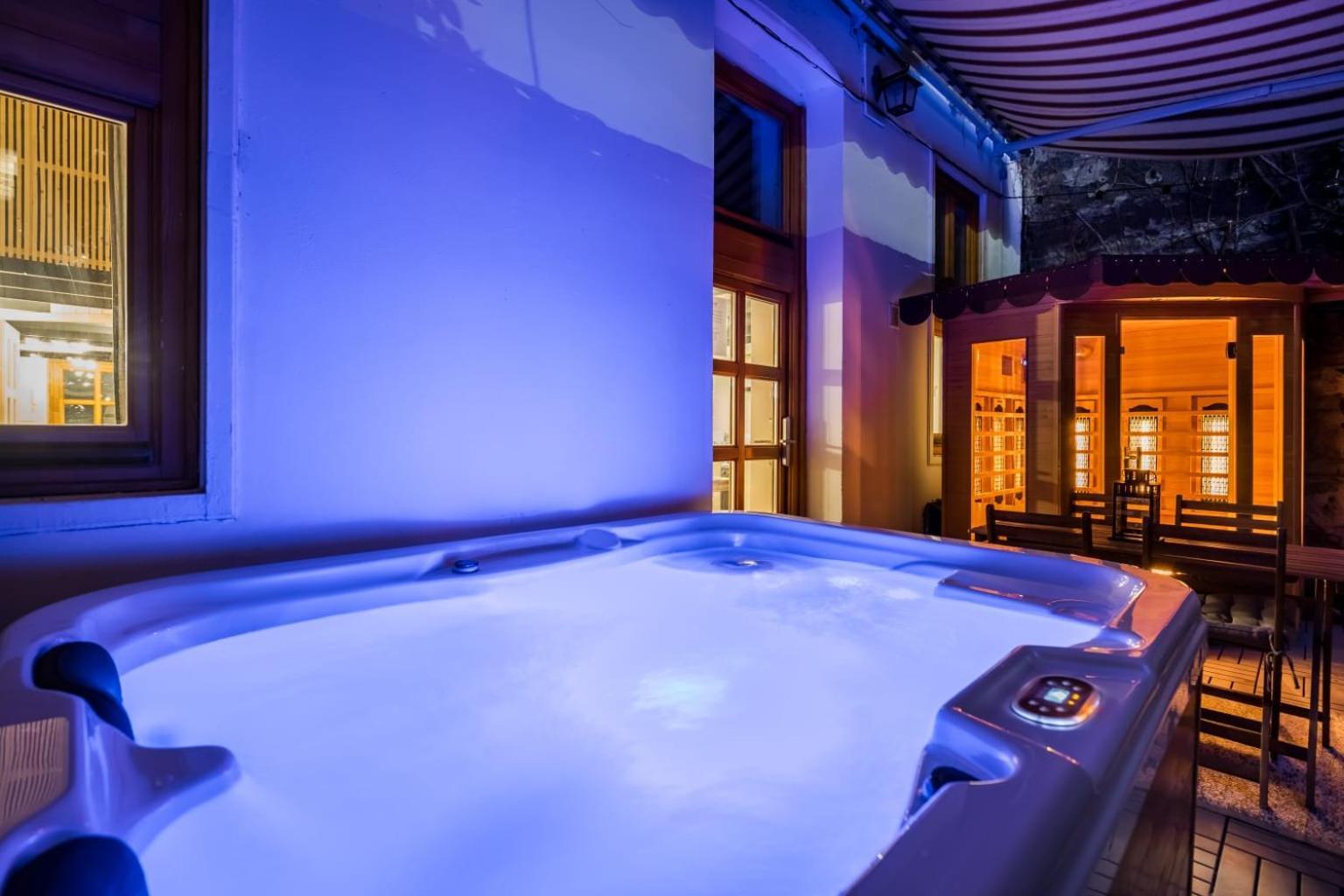 Wellness Wonderland: Garden, Sauna, Jacuzzi In Cbd Budapesta Exterior foto