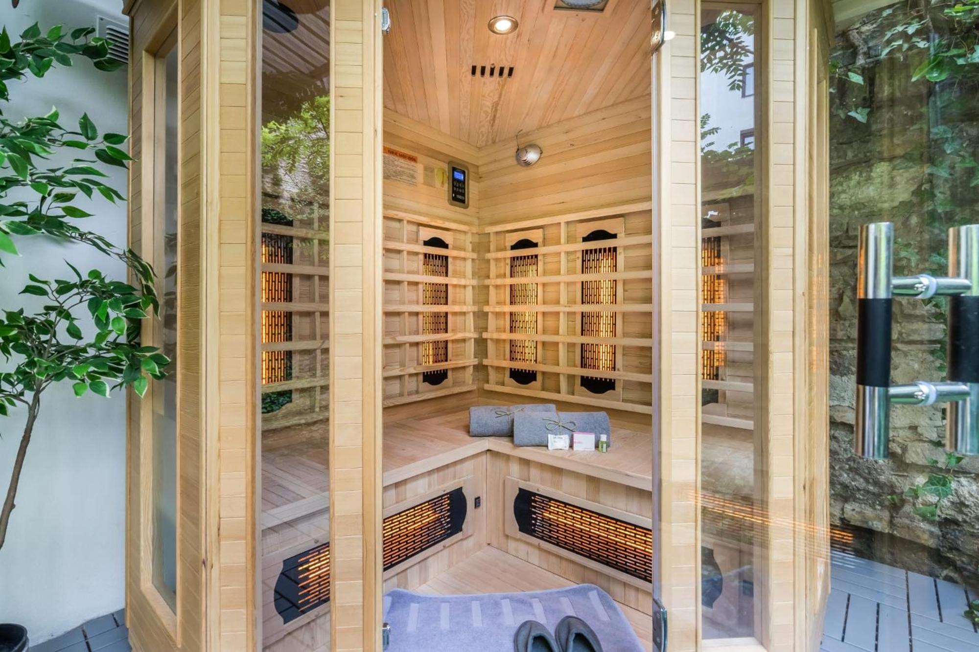 Wellness Wonderland: Garden, Sauna, Jacuzzi In Cbd Budapesta Exterior foto