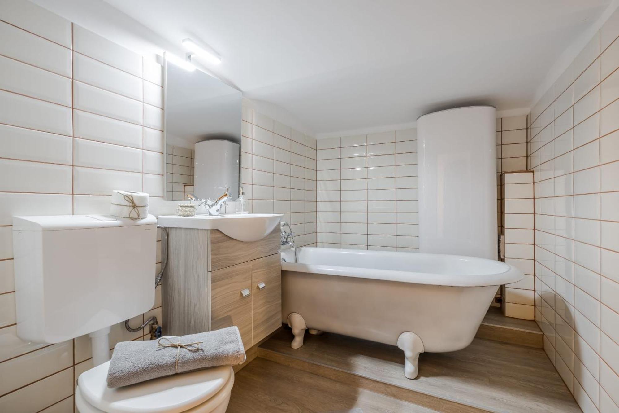 Wellness Wonderland: Garden, Sauna, Jacuzzi In Cbd Budapesta Exterior foto
